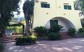 Villa immersa nel verde